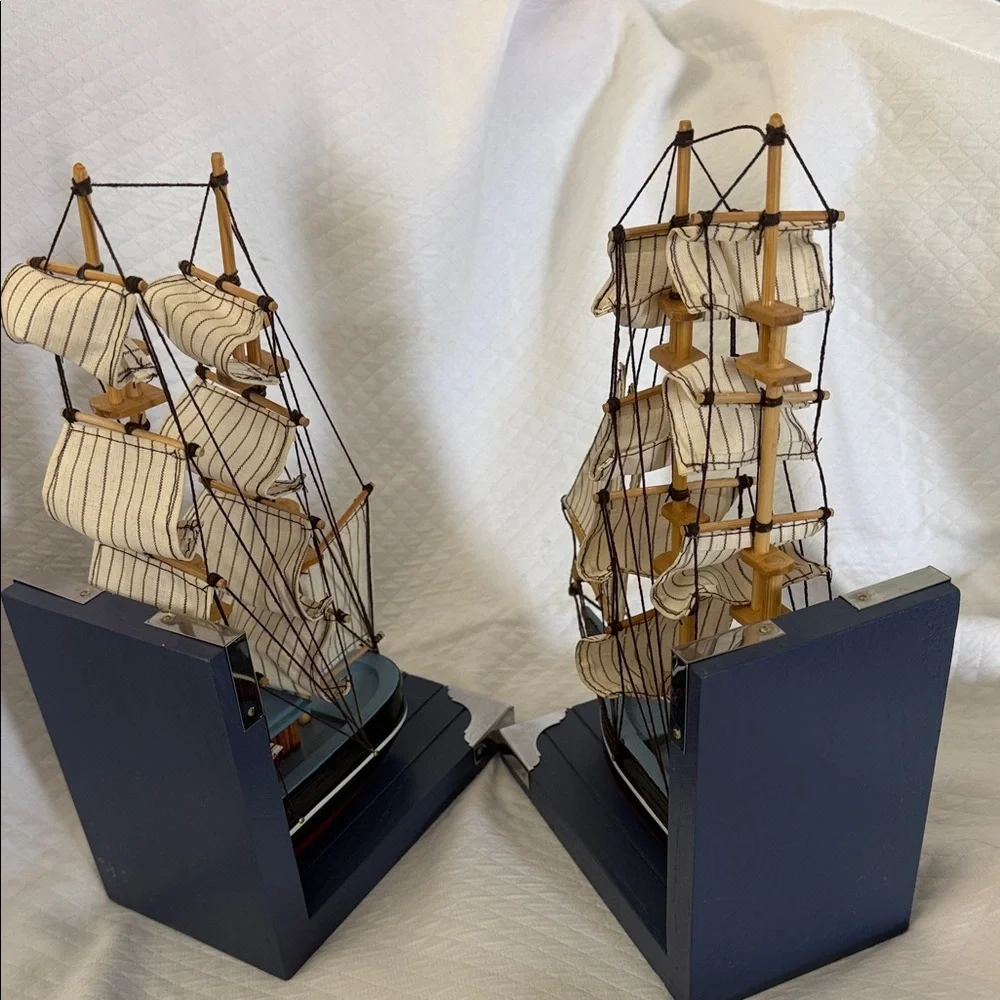 Vintage Nautical Wooden Sailing Ship Bookends set of 2, Navy blue, Like New! - Picture 3 of 9